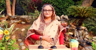 নতুন বই বিতরণ উদ্বোধন করলেন প্রধানমন্ত্রী