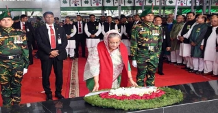 স্বাধীনতা দিবসে বঙ্গবন্ধুর প্রতিকৃতিতে প্রধানমন্ত্রীর শ্রদ্ধা স্বাধীনতা দিবসে বঙ্গবন্ধুর প্রতিকৃতিতে প্রধানমন্ত্রীর শ্রদ্ধা