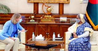 সরকার দেশের গণতন্ত্রকে আরও শক্তিশালী করতে কাজ করছে: প্রধানমন্ত্রী