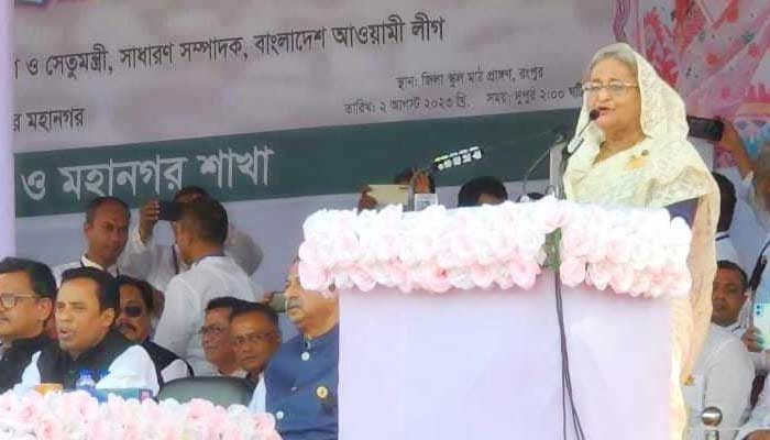 বুধবার বিকেলে রংপুর জিলা স্কুল মাঠে আয়োজিত আওয়ামী লীগের জনসভায় বক্তব্য দিচ্ছেন প্রধানমন্ত্রী শেখ হাসিনা। ছবি : সংগৃহীত