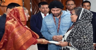 ৬ জনকে আর্থিক সহায়তা দিলেন প্রধানমন্ত্রী 