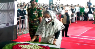 গ্রেনেড হামলায় নিহতদের প্রতি প্রধানমন্ত্রীর শ্রদ্ধা