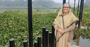 বাইগার নদীর তীরে স্মৃতিকাতর বঙ্গবন্ধুকন্যা