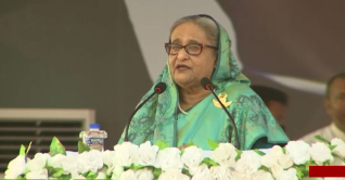 আওয়ামী লীগ পালায় না, জনগণকে নিয়ে কাজ করে:  প্রধানমন্ত্রী