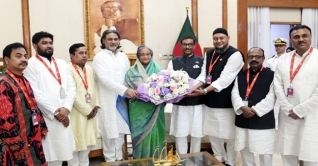 প্রধানমন্ত্রীর সঙ্গে পরশ-নিখিলের সাক্ষাৎ প্রধানমন্ত্রীর সঙ্গে পরশ-নিখিলের সাক্ষাৎ