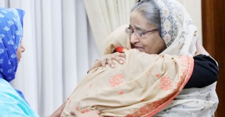 আপনাকে সান্ত্বনা দেয়ার ভাষা জানা নেই, আবরারের মাকে প্রধানমন্ত্রী