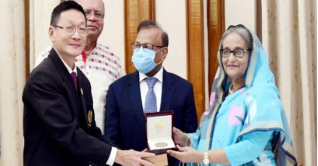 ‘পল্লী উন্নয়ন’ পদক পেলেন প্রধানমন্ত্রী