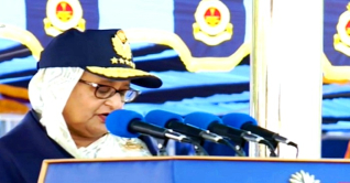 যশোরে বিমানবাহিনীর কুচকাওয়াজে প্রধানমন্ত্রী