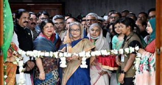 সংসদ সচিবালয়ের কর্মকর্তাদের নতুন অফিস উদ্বোধন প্রধানমন্ত্রীর