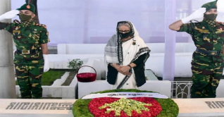 বনানী কবরস্থানে শহীদদের প্রতি প্রধানমন্ত্রীর শ্রদ্ধা