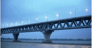 আলোয় উদ্ভাসিত পুরো পদ্মাসেতু