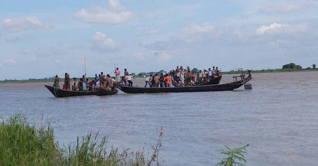 রাজশাহীতে পদ্মায় নৌকাডুবি, নিখোঁজ ৪