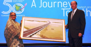 বিশ্বব্যাংক প্রেসিডেন্টকে পদ্মাসেতুর ছবি উপহার