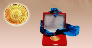 ১৮ ব্যক্তি ও নারী ফুটবল দল পেলেন একুশে পদক