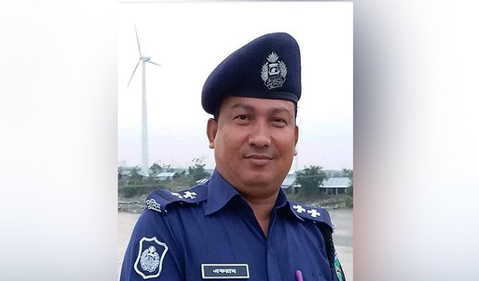 পুলিশ সদস্য হলেন একরামুল ইসলাম (৪৫)
