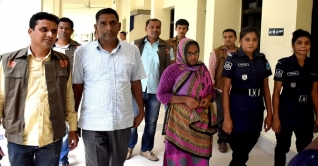 চাকরির জন্য ‘ঘুষ লেনদেন’, এসআই ও সাংবাদিকের স্ত্রী গ্রেপ্তার   