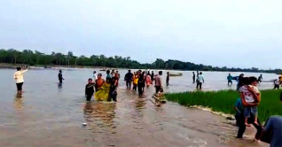নৌকাডুবে নিহতদের পরিবারকে ৫০ হাজার টাকা করে সহায়তা