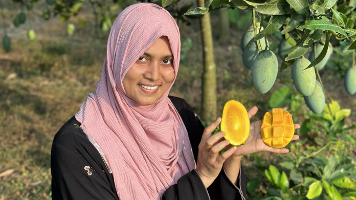 বাংলাদেশের প্রথম নারী এগ্রি ইনফ্লুয়েন্সার উম্মে কুলসুম পপি।