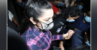 পরীমনিকে র্যাব হেফাজতে নেয়া হয়েছে পরীমনিকে র্যাব হেফাজতে নেয়া হয়েছে