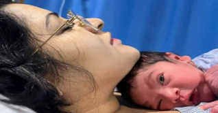 সন্তানের ছবি প্রকাশ করলেন পরীমণি সন্তানের ছবি প্রকাশ করলেন পরীমণি