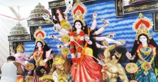 মহাষষ্ঠীর মধ্যদিয়ে শুরু হলো শারদীয় দুর্গাপূজা