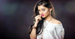 এত ভুল নায়িকা পুজা চেরীর স্ট্যাটাসে!