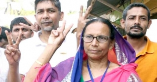 জিতেছেন সেই পুতুল, হলেন প্রথম নারী চেয়ারম্যান