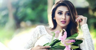 করোনা রোগীদের সাহায্য করতে মিমির ‘হেল্প লাইন’ করোনা রোগীদের সাহায্য করতে মিমির ‘হেল্প লাইন’