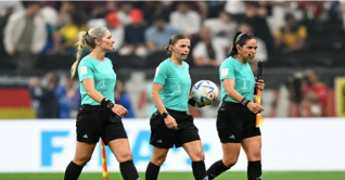 রক্ষণশীল কাতারের মাঠে নারী রেফারিংয়ে ইতিহাস