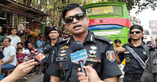 ঈদযাত্রা নির্বিঘ্ন করতে র্যাবের তিন স্তরের নিরাপত্তা ঈদযাত্রা নির্বিঘ্ন করতে র্যাবের তিন স্তরের নিরাপত্তা