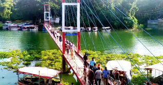 টানা তিন দিনের ছুটিতে পর্যটকে মুখর রাঙ্গামাটি