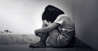 আত্মীয়ের বাড়ি মেহেদি লাগাতে গিয়ে ‘গণধর্ষণের’ শিকার শিশু