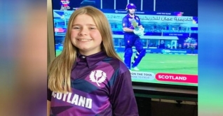 স্কটল্যান্ডের জার্সি ডিজাইনার ১২ বছরের রেবেকা 