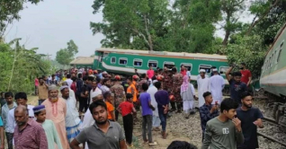 ১৪ ঘণ্টা পর ঢাকা-চট্টগ্রাম রেল চলাচল স্বাভাবিক ১৪ ঘণ্টা পর ঢাকা-চট্টগ্রাম রেল চলাচল স্বাভাবিক