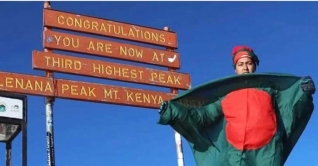 ঢাকার সড়কে প্রাণ গেলো পর্বতারোহী রেশমার