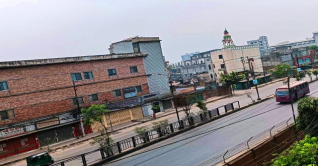 ঈদের ছুটিতে জনশূন্য ঢাকার রাজপথ