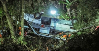 ইন্দোনেশিয়ায় বাস খাদে পড়ে শিশুসহ নিহত ২৭