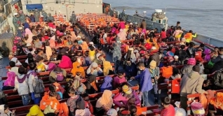 ভাসানচরের পথে ১ হাজার ৭৭৮ রোহিঙ্গা