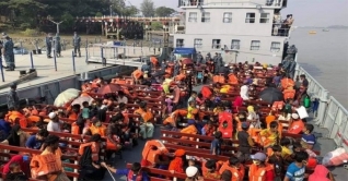 এ সপ্তাহেই ভাসানচরে যাচ্ছে রোহিঙ্গা শরণার্থীদের দ্বিতীয় দল এ সপ্তাহেই ভাসানচরে যাচ্ছে রোহিঙ্গা শরণার্থীদের দ্বিতীয় দল