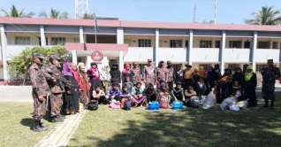 মালয়েশিয়াগামী রোহিঙ্গা নারী-শিশুসহ ৩২ জন উদ্ধার