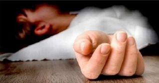 কলেজছাত্রীর রহস্যজনক মৃত্যু