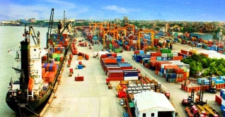 ঘুরে দাঁড়াচ্ছে পোশাক খাত: রপ্তানি আয় বেড়েছে ৪১ শতাংশ