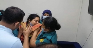 ছয় ঘণ্টা আটকে রেখে থানায় নেওয়া হলো সাংবাদিক রোজিনাকে ছয় ঘণ্টা আটকে রেখে থানায় নেওয়া হলো সাংবাদিক রোজিনাকে