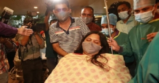 হাসপাতালে নেওয়া হলো সাংবাদিক রোজিনাকে