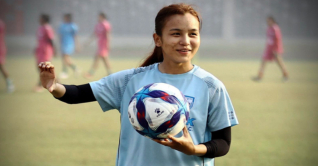 ‘নজর কাড়া’ সেই শট নিয়ে ঋতুপর্ণা যা বললেন