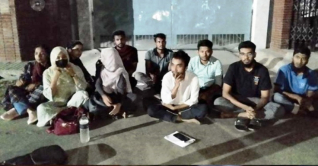 ৭ দফা দাবি আদায়ে আমরণ অনশনে রাবির ১৫ শিক্ষার্থী ৭ দফা দাবি আদায়ে আমরণ অনশনে রাবির ১৫ শিক্ষার্থী