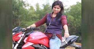 সাংবাদিক পরিচয়ে মোটরসাইকেল হাঁকিয়ে নারীর ইয়াবা ব্যবসা