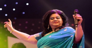 আজ ইডেন মাতাবেন রুনা লায়লা আজ ইডেন মাতাবেন রুনা লায়লা