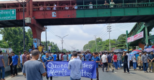 কোটা সংস্কারের দাবিতে উত্তাল জাবি, ঢাকা-আরিচা মহাসড়ক অবরোধ