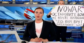 রুশ টিভির এক নারী সাংবাদিককে জরিমানা